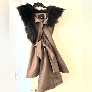 Mossino Brown Cape with Black Faux Fur Trim
